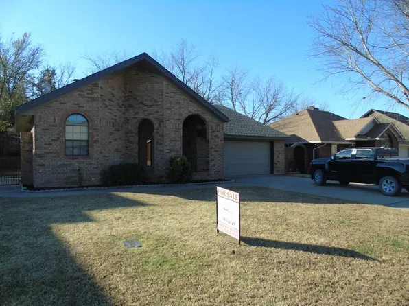 3011 NE Stratford Cir, Lawton, OK 73507