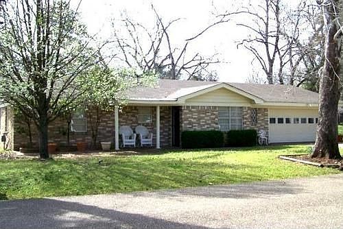 1st image of 220 E Fannin St