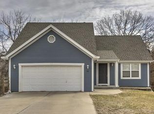 1883 Mourning Dove Dr, Liberty, MO 64068