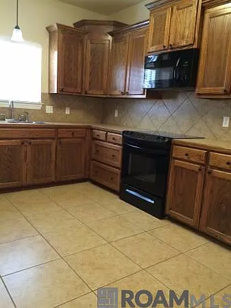 25445 Black Lake Ave — Photo 4