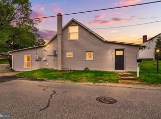 93 W High St, Yoe, PA 17313