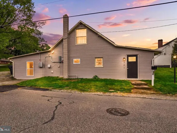 93 W High St, Yoe, PA 17313
