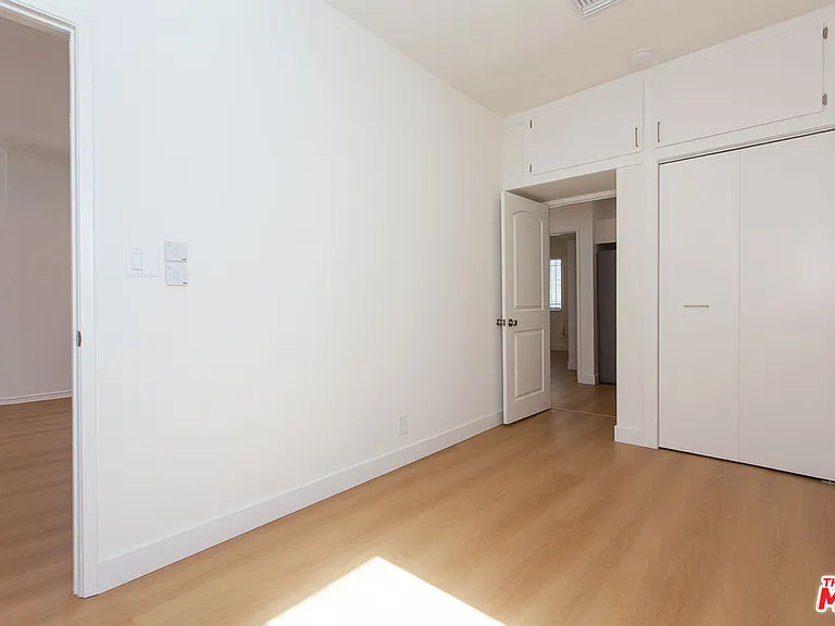 1443 N Mariposa Ave — Photo 11