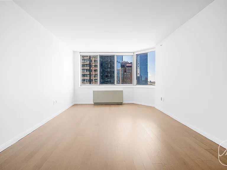 561 10th Ave #44G — Photo 2