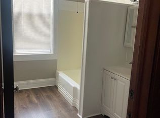 1003 1/2 State St #1A, Quincy, IL 62301