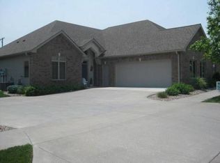 2712 Stone Valley Dr, Manhattan, KS 66502