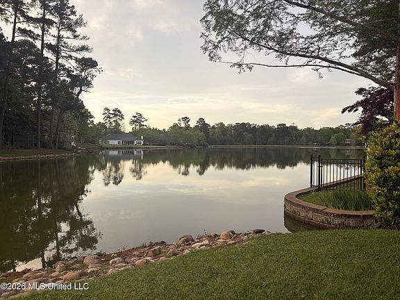 4th image of 4 Spring Lake Point