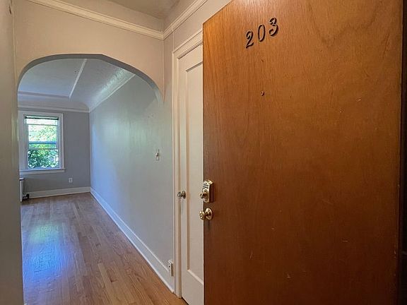 3rd image of 1609 N 46th St APT 203