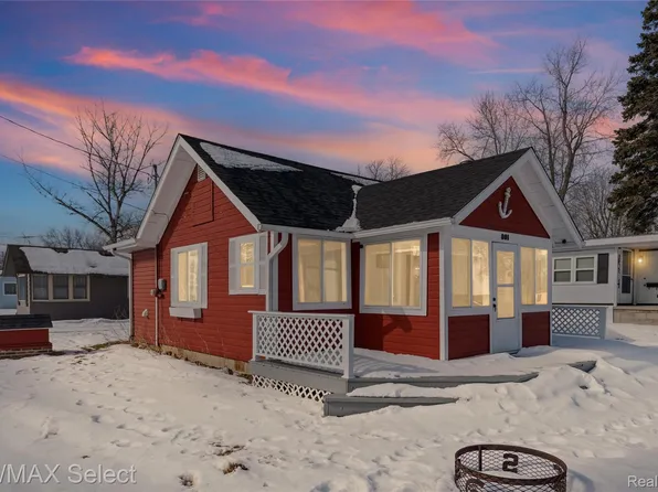 801 Shoreline Dr, Houghton Lake, MI 48629