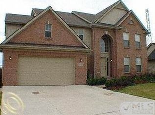 720 Grandview Dr, Commerce Township, MI 48390