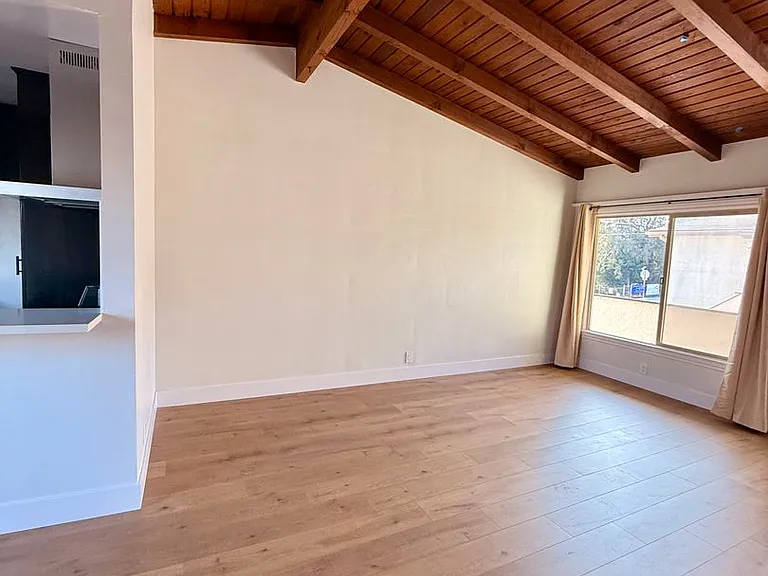 1101 E Grand Ave — Photo 34