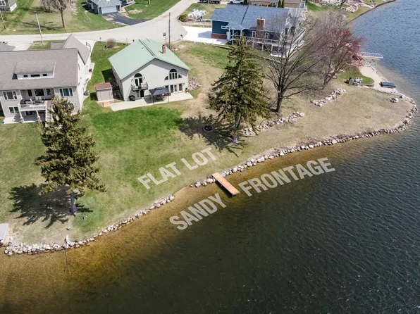 14113 Grandview Dr, Cement City, MI 49233