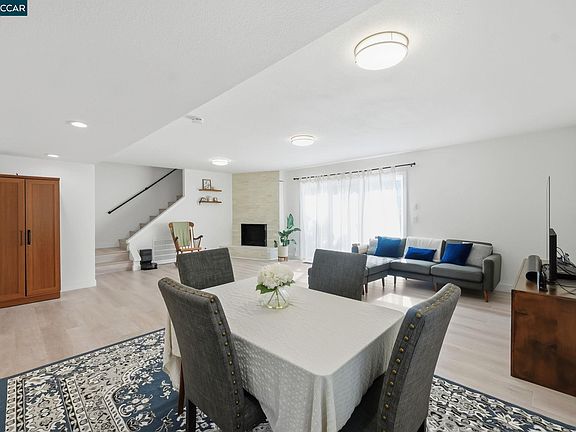 5th image of 83 Miramonte Dr