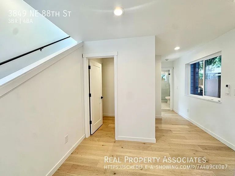 3849 NE 88th St — Photo 3