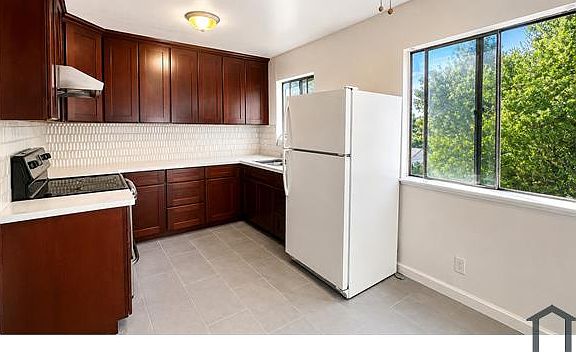 4th image of 22689 7th St APT B