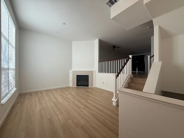 45 Esfahan Dr — Photo 3