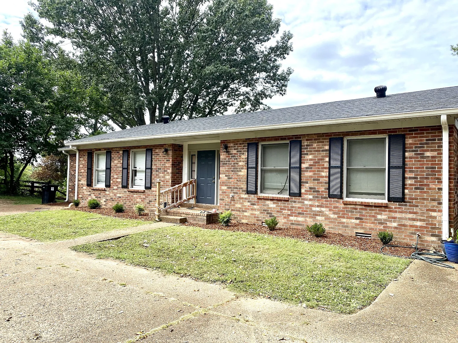 2206 Country Club Ln — Photo 1