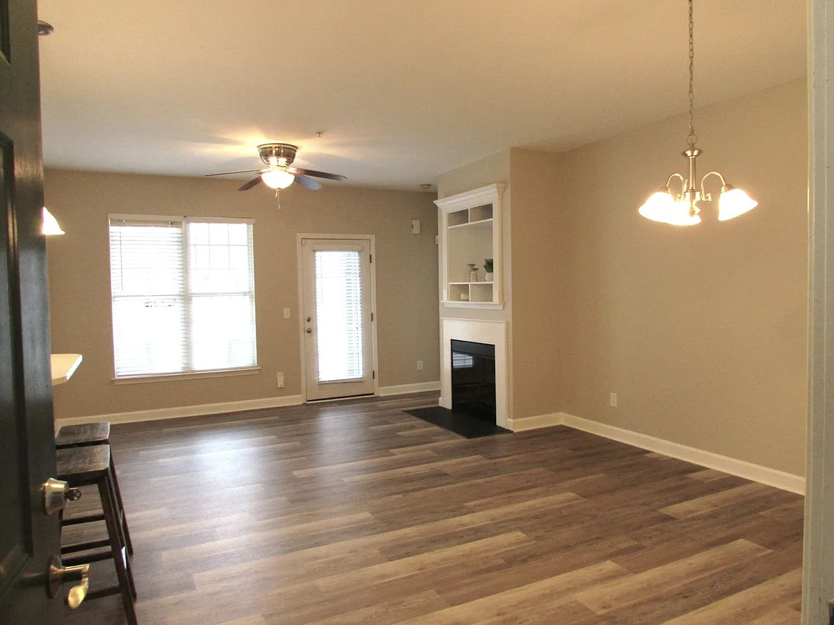 Building Photo - 10125 Westmoreland Rd #2E