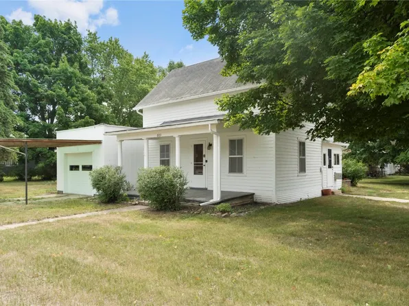 809 E Main St, Central City, IA 52214