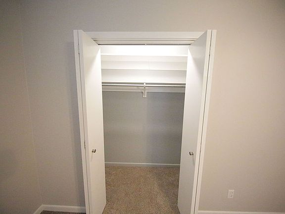4th image of 3918 Brook Hollow Dr
