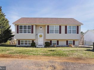 393 Grove Farm Ln, Martinsburg, WV 25404