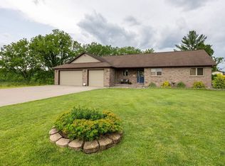 30710 Woodlawn Dr, Bellevue, IA 52031