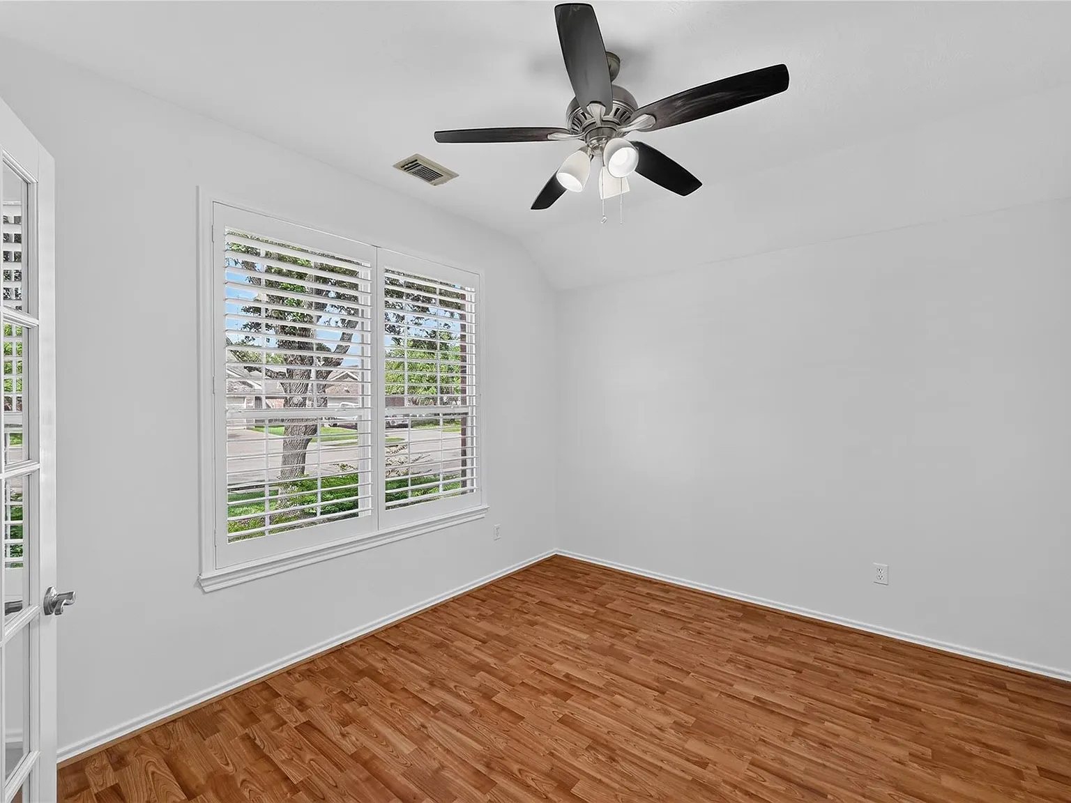 3 bed, 2.0 bath, 1828 sqft, $2,395 — Photo 4