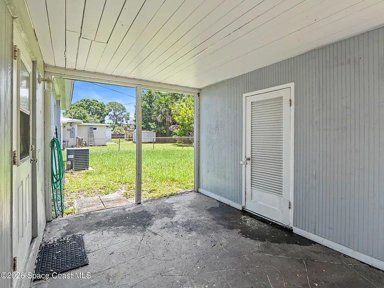 311 W University Blvd — Photo 16