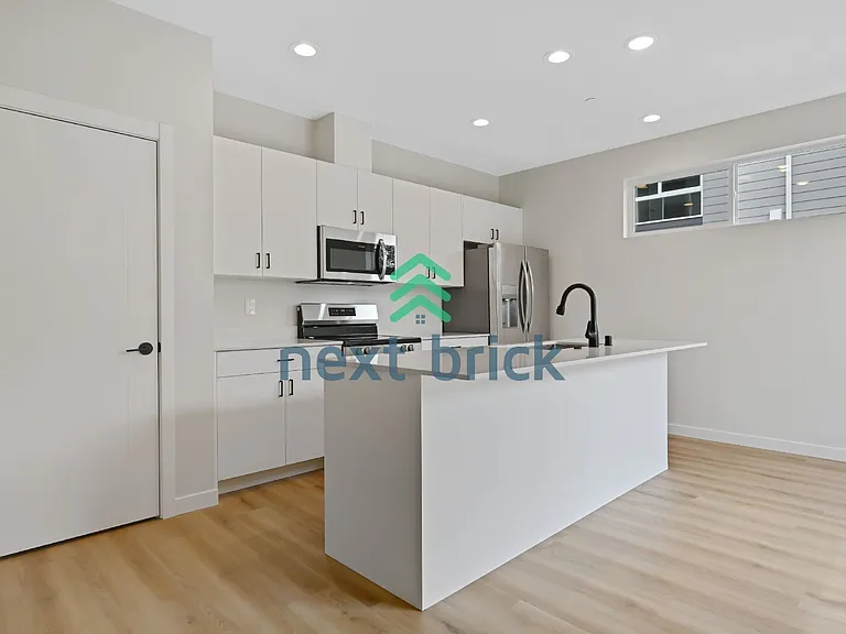 222 124th St SW #F1 — Photo 5