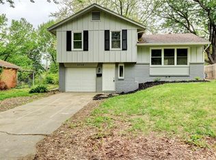 3712 S Greenwich Ln, Independence, MO 64055