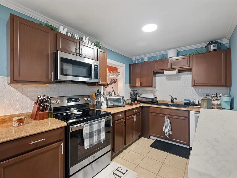 1061 Saint Julian Dr — Photo 11