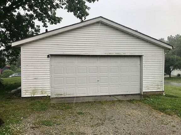 4th image of 200 E Silver St