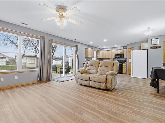 2nd image of 2622 3rd Ave