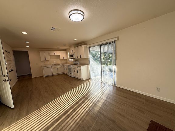 4th image of 225 Dwight Way