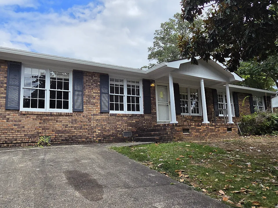 3225 Clairmont Ave