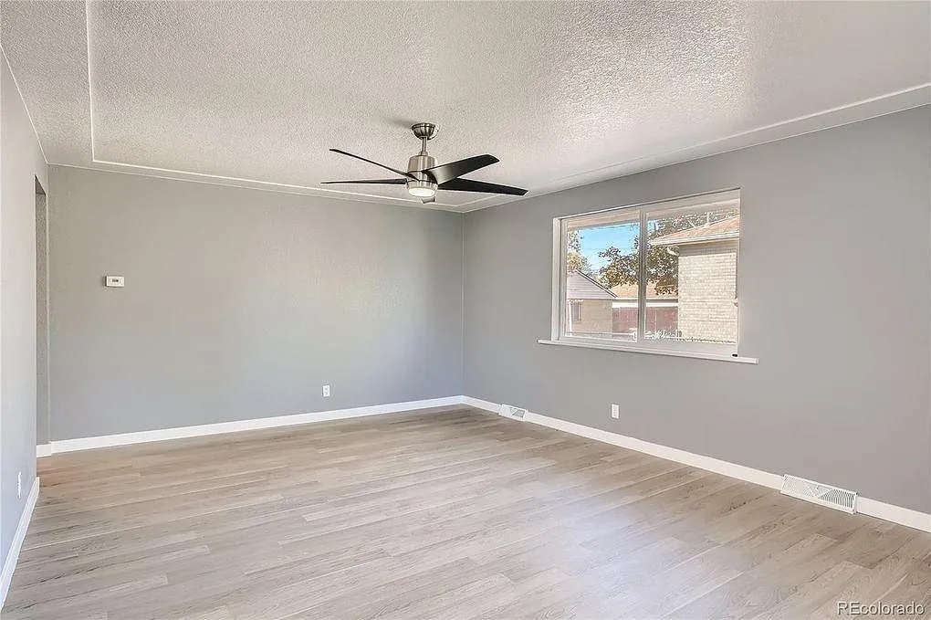 2 bed, 1000 sqft, $2,200 — Photo 2