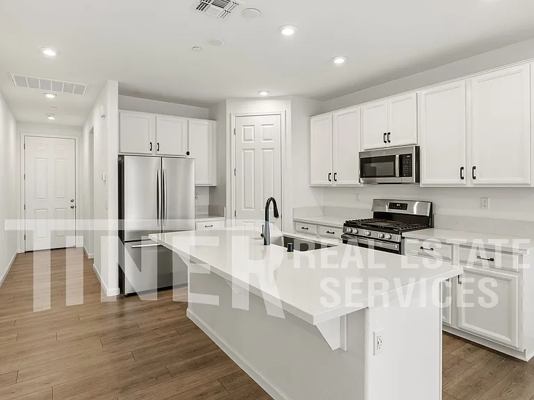8112 Joecy Way — Photo 7