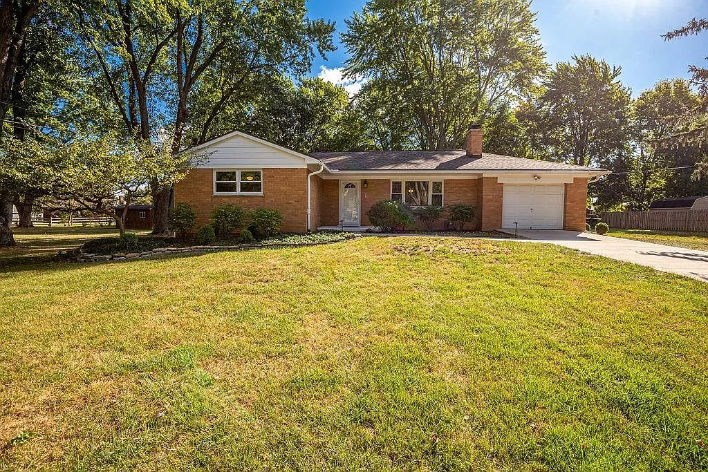 1026 Seneca Dr photo 1