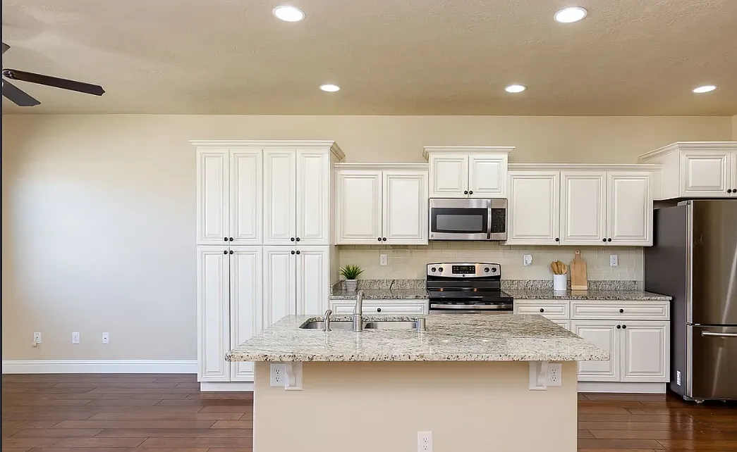 3 bed, 1333 sqft, $2,297 — Photo 4