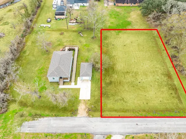 Estelle St, Sweeny, TX 77480