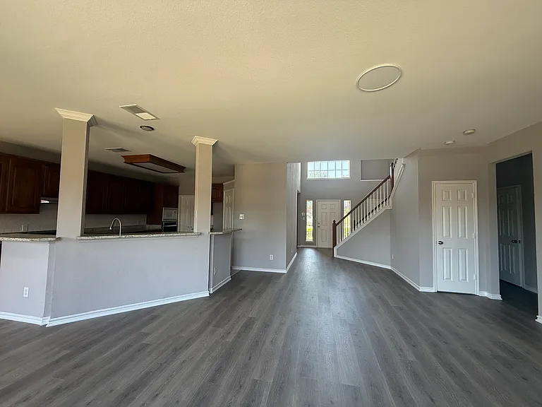 1220 Resaca Dr — Photo 7
