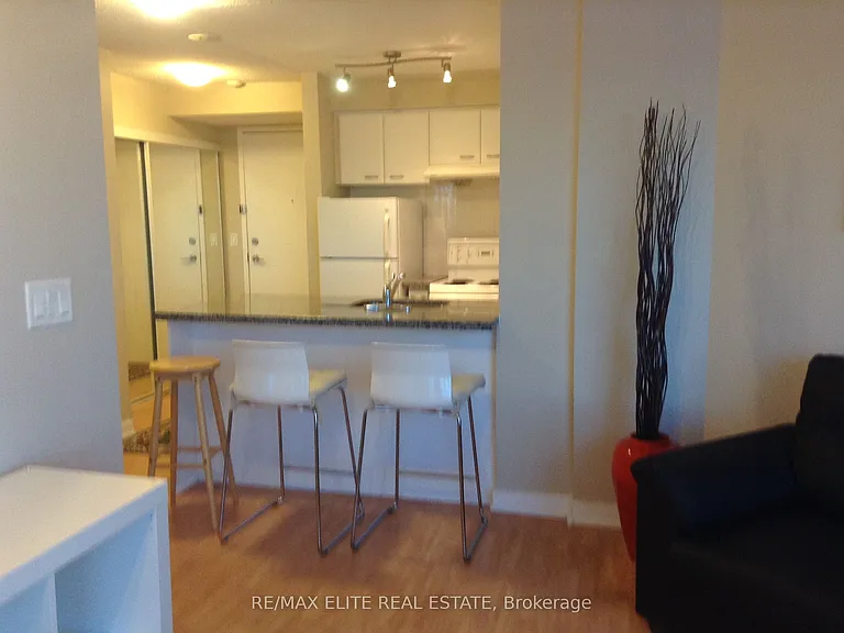 36 Lee Centre Dr #912 — Photo 6