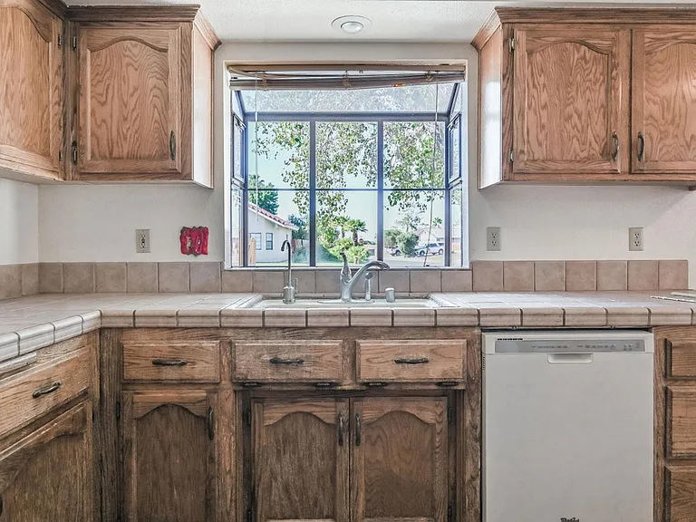 1215 Beasley St — Photo 6
