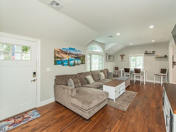3rd image of 18 Clover Place