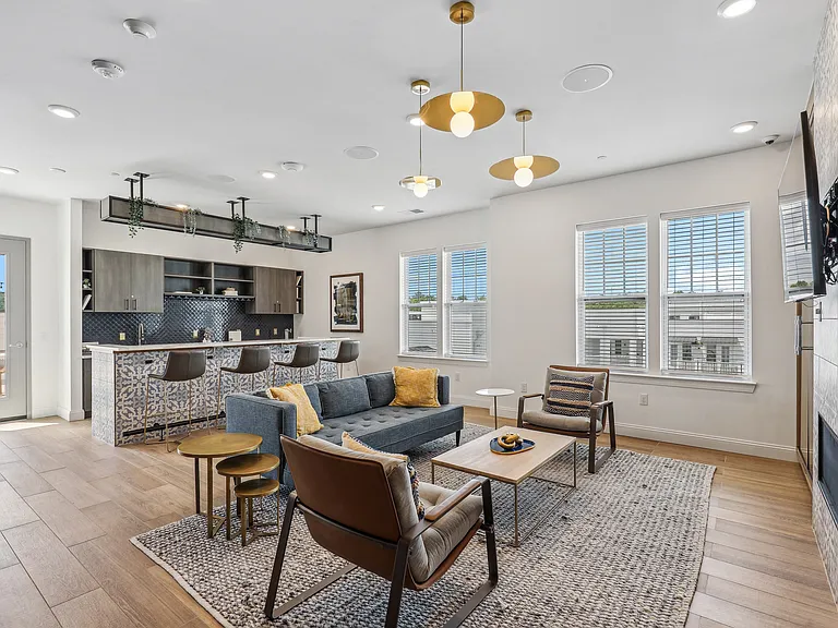 High Street View Luxury Apartments — Photo 16