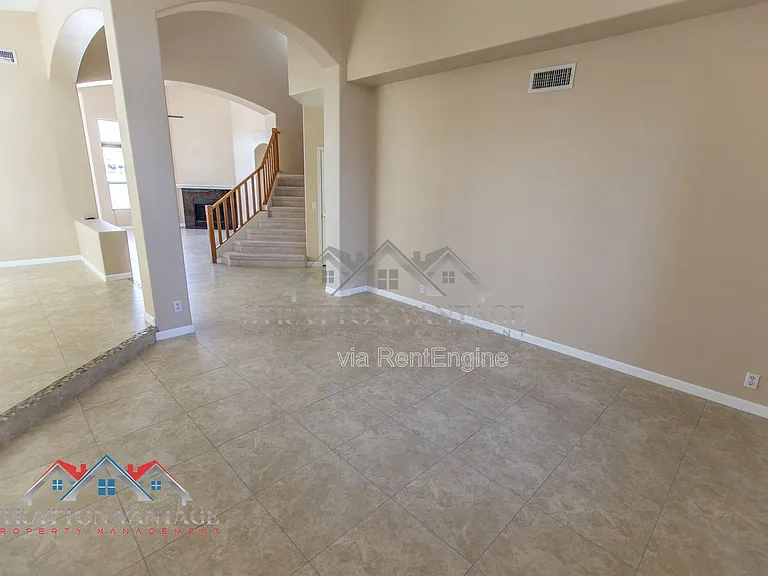 6152 W Irma Ln — Photo 10