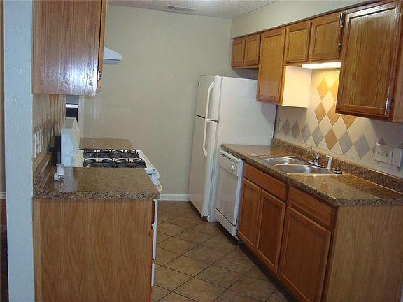 5th image of 5302 Indio Dr #A