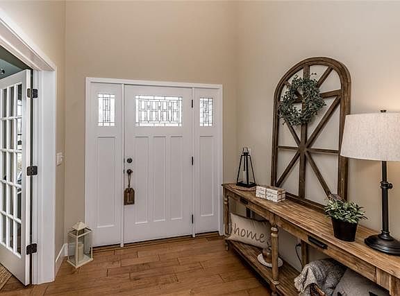 2nd image of 910 Moorfield Park Dr