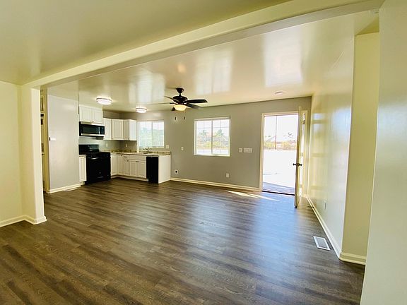 4th image of 24624 4th St