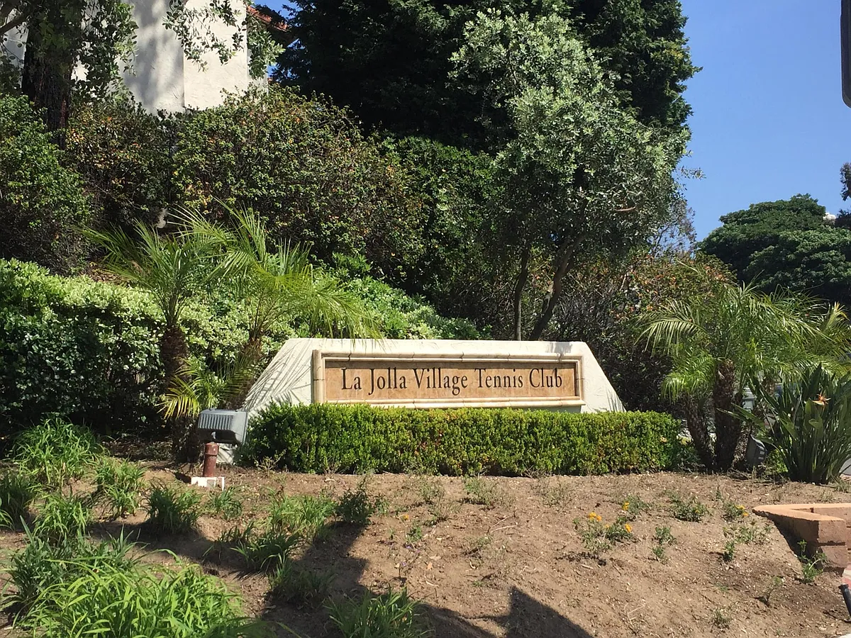 Building Photo - 4044 La Jolla Village Dr